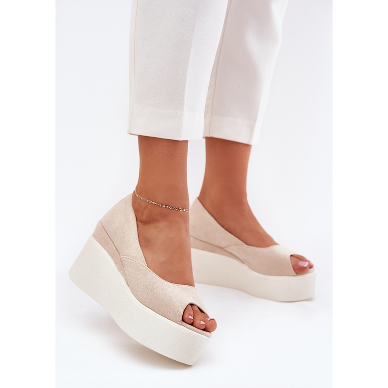 Sandali da donna su cuneo e piattaforma beige leggera 2
