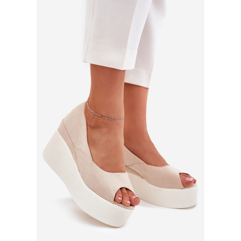 Sandali da donna su cuneo e piattaforma beige leggera 1