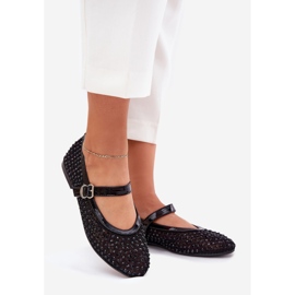 Ballerine femminili decorate con cintura e morsetto nero 1