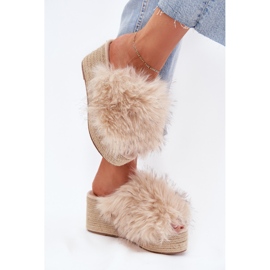 Zeppe femminili con cuneo con pelliccia e beige 2