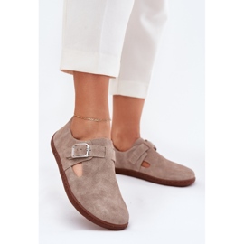 Scarpe in pelle scamosciata femminile con una fibbia beige Zazoo N1261 2