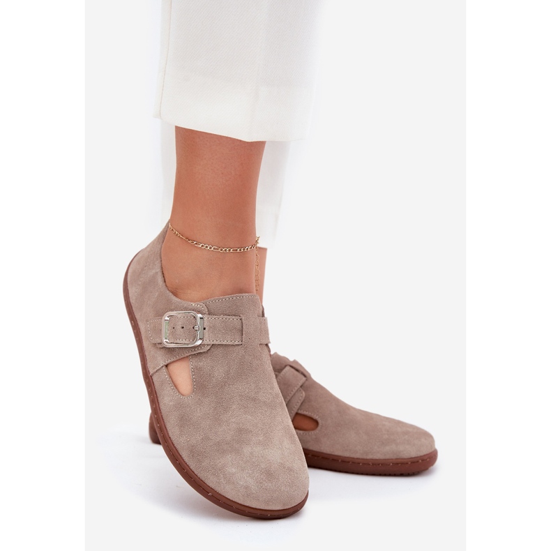 Scarpe in pelle scamosciata femminile con una fibbia beige Zazoo N1261 1