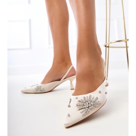 Pompe beige con zirconi e un tallone aperto 1