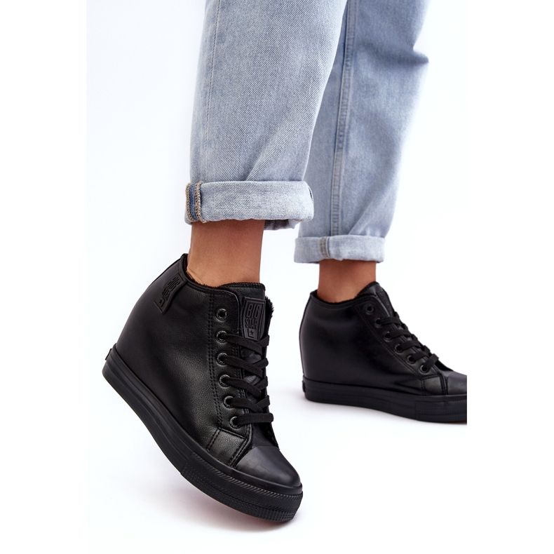 Sneaker femminili su un cuneo eco-chiling big star mm274001 nero 1