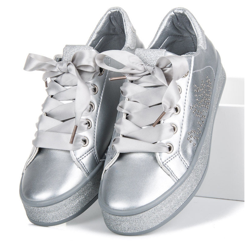 Sneakers Glitterate Con Un Nastro grigio 1