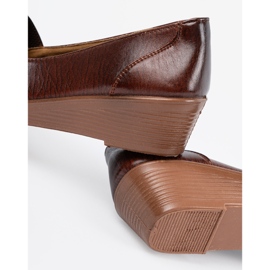 Shelvt Scarpe su un cuneo basso marrone 1