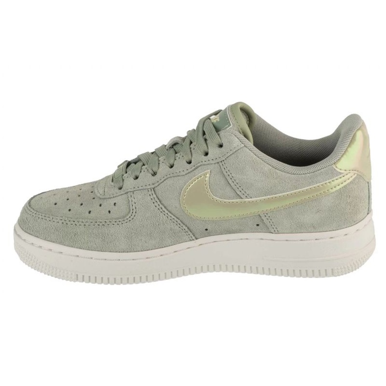 Nike Air Force 1 07 SE in HJ4401-300 verde 1