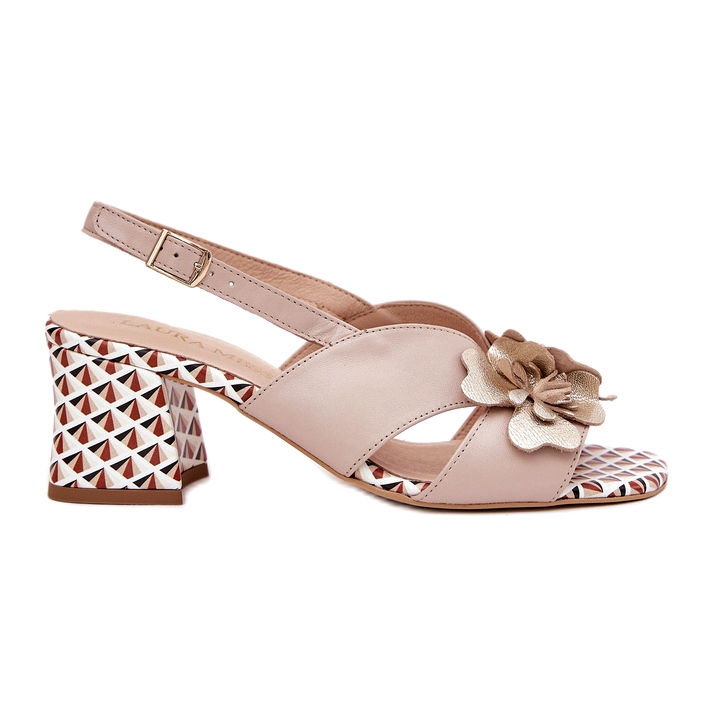 Sandali in pelle femminile sul palo dei fiori di beige di Laura Messi 2950 4