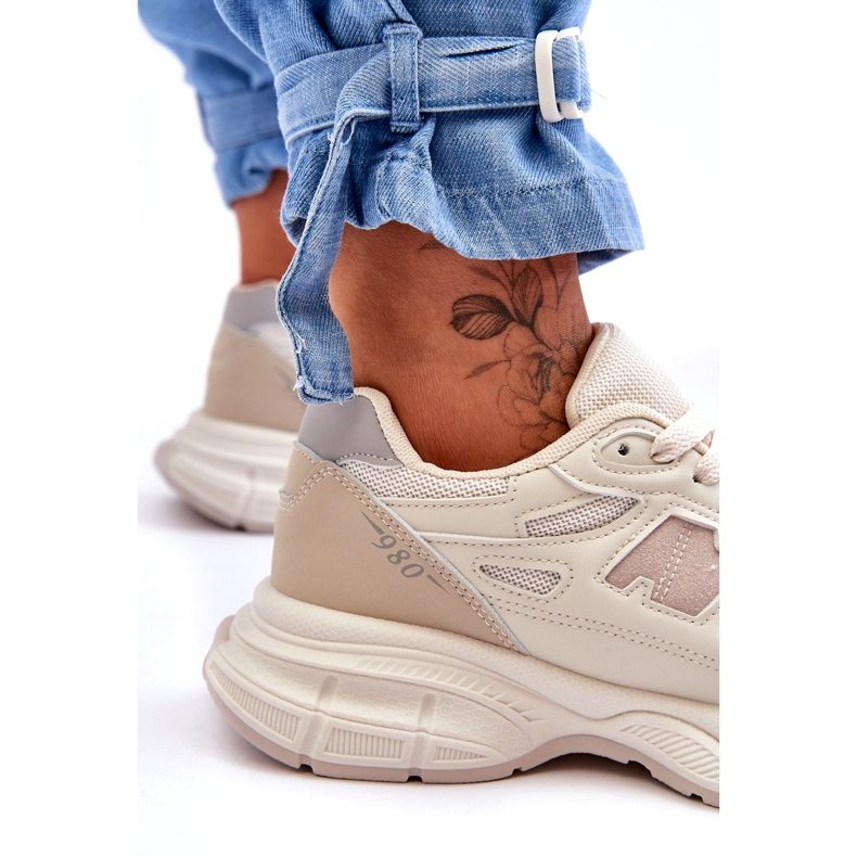 Scarpe sportive femminili con mesh beige 1