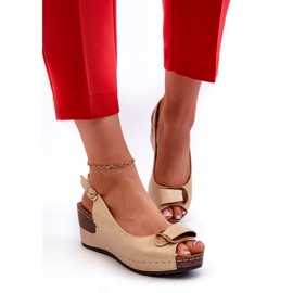 Sandali leggeri femminili sulle scarpe comodi beige cuneo 3