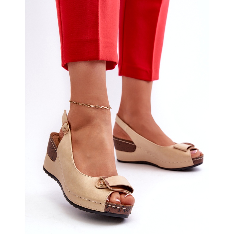 Sandali leggeri femminili sulle scarpe comodi beige cuneo 2
