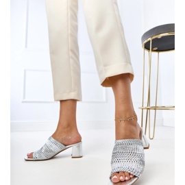 Flip infradito d'argento sul palo con strisce gamboa intrecciate 1