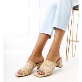 BEIGE Flip Flops sul palo con Gamboa Stripes intrecciate 2