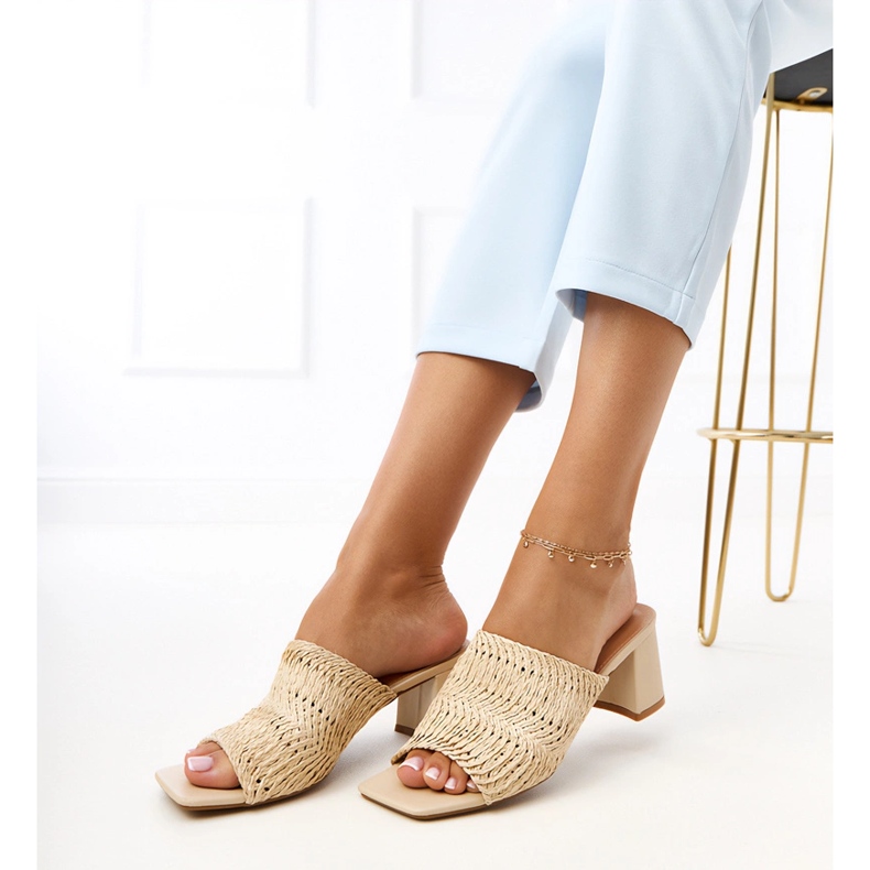 BEIGE Flip Flops sul palo con Gamboa Stripes intrecciate 2