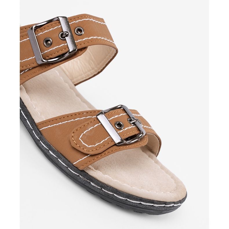 Shelvt Pantofole da donna marrone con fibbie d'argento 1