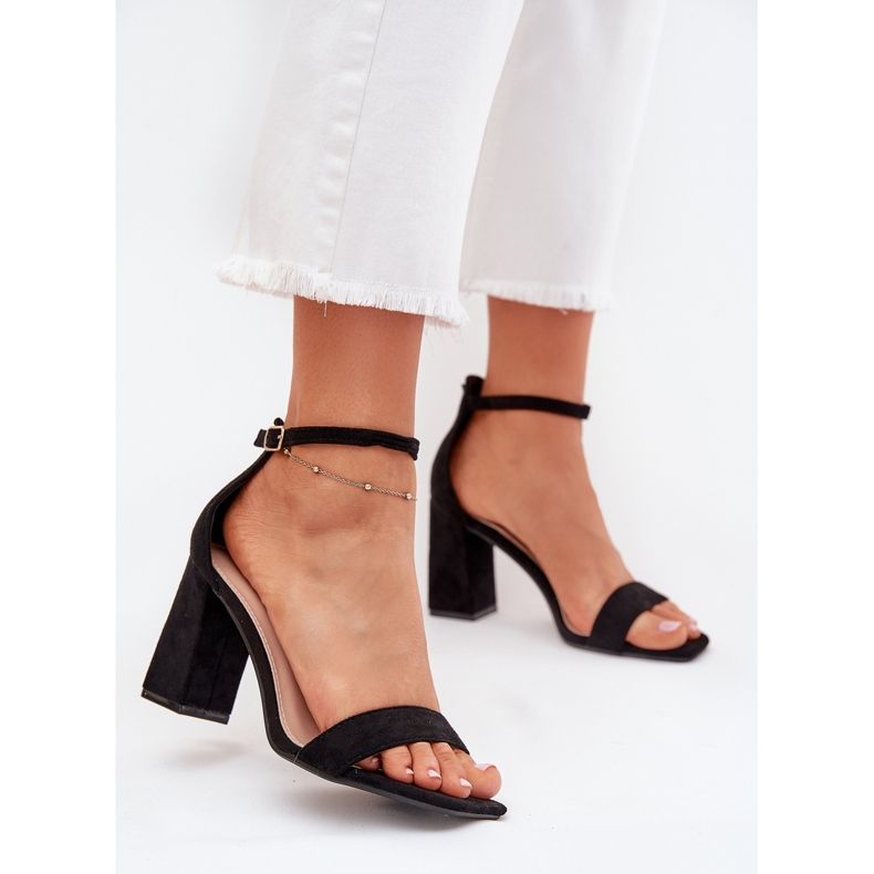 Boto Sandali femminili sull'Eco Suede Post Black Elirae nero 2