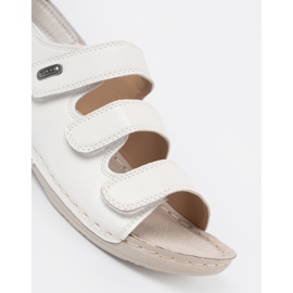 Shelvt Sandali in velcro bianco con un inserto profilato 1