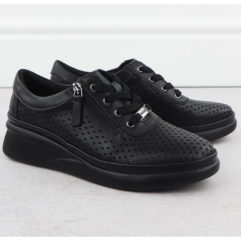 Scarpe in pelle da donna perforate con spicchi Black Vinceza 79565 nero 2