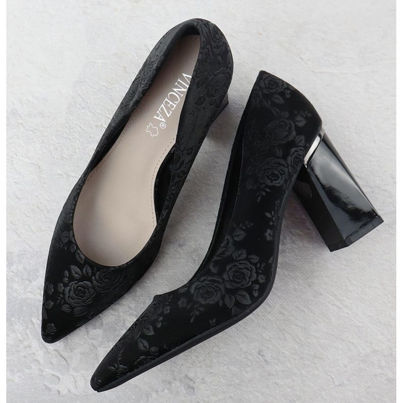 Pompe da donna con fiori sul Black Vinceza 62254 Post nero 2