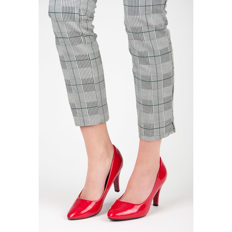 Scarpe con tacco in vernice rosso 1