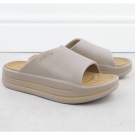 Pantofole sulla piattaforma Big Star in SS274424 INT2152A 2