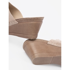 Goodin Infradito da donna beige con plateau 1