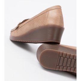 Shelvt Scarpe beige con decorazione dorata 1