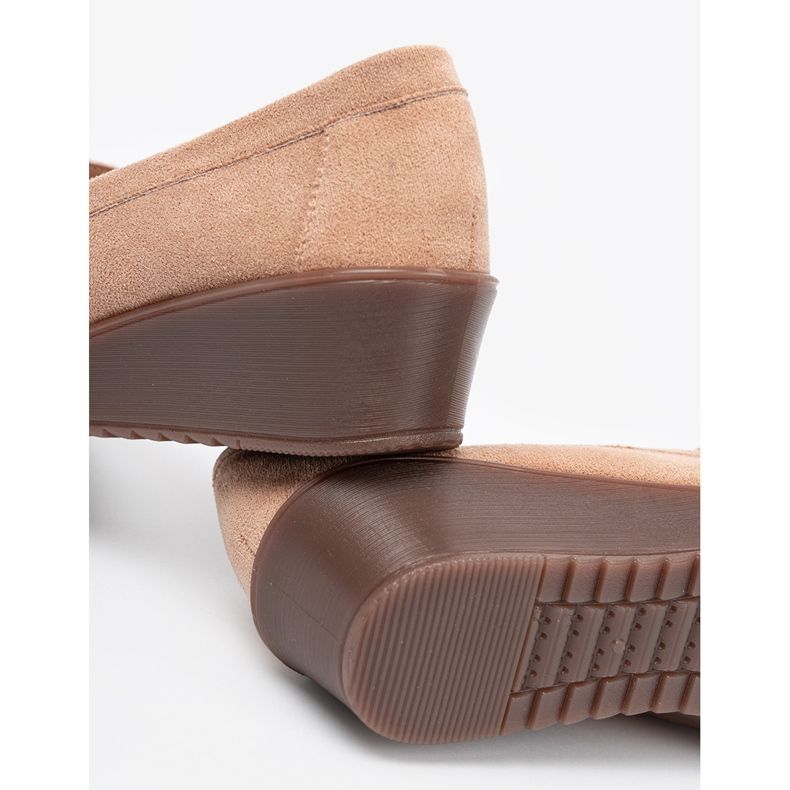 Shelvt Scarpe beige per zeppe in pelle scamosciata 2