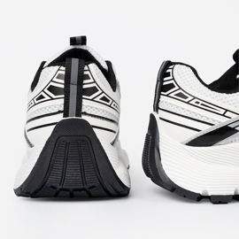 Shelvt Sneaker comode bianche e bianche con una maglia 1