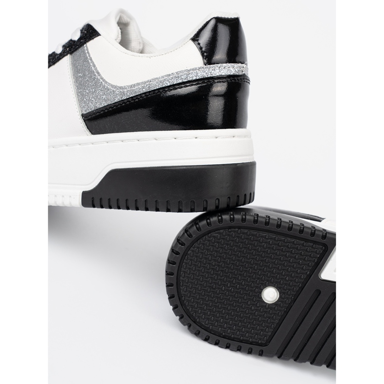 Shelvt Sneaker in bianco e nero con dettagli argento luccicanti 1