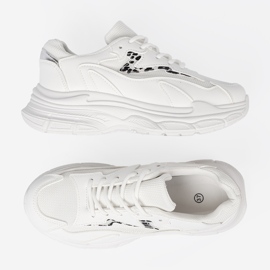 Shelvt Scarpe sportive bianche con accento decorativo bianca 1