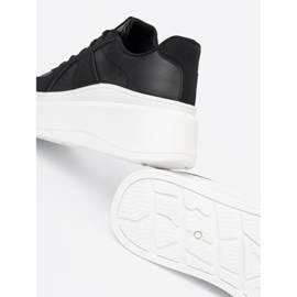 Shelvt Sneaker nere classiche su una suola spessa nero 1