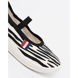 Shelvt Sneaker a luce in bianco e nero inserite con un motivo zebra 1
