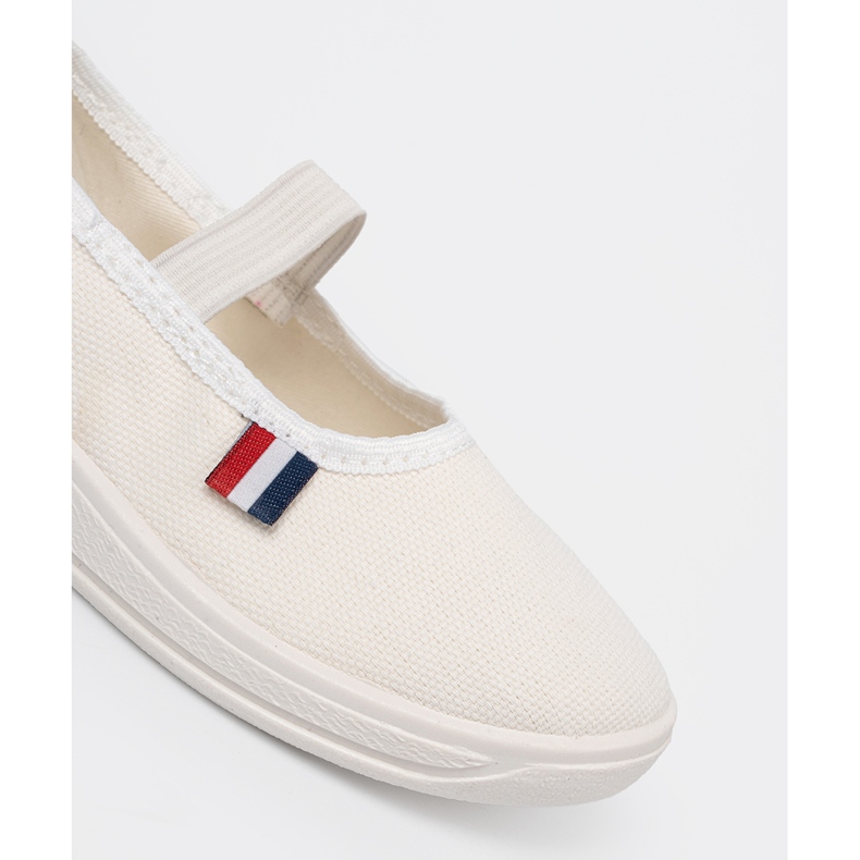 Shelvt Scarpe bianche leggere con una cintura flessibile bianca 1