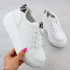 Scarpe in pelle da donna sulla piattaforma bianca Vinceza 89144 bianco 1