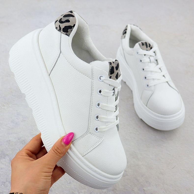 Scarpe in pelle da donna sulla piattaforma bianca Vinceza 89144 1