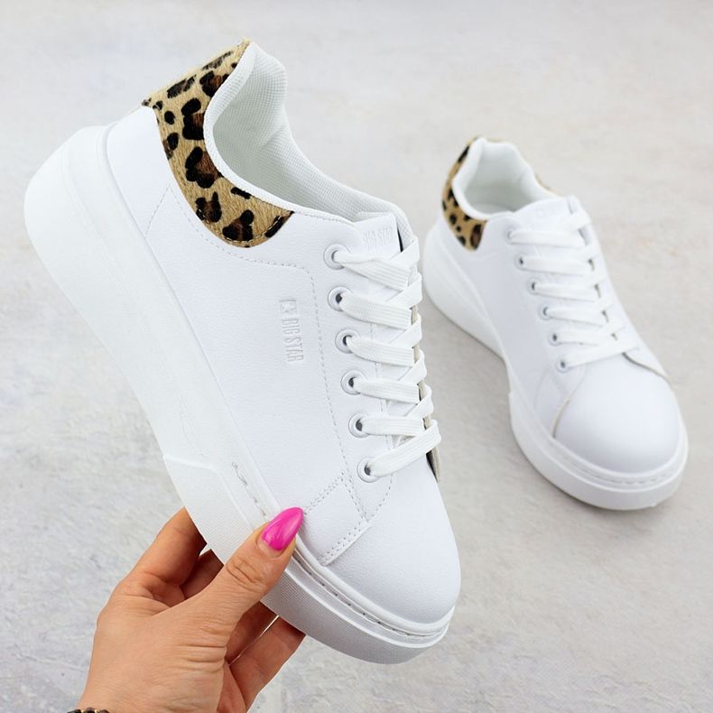 Scarpe sportive femminili sulla piattaforma White Big Star SS274247 bianco 1