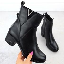Stivali da donna sul post isolato Black Vinceza 58581 nero 1