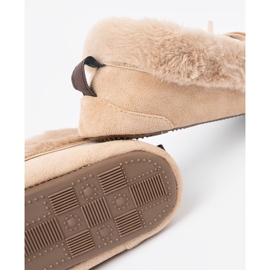 Shelvt Calde pantofole di beige come mocassini con un arco 1