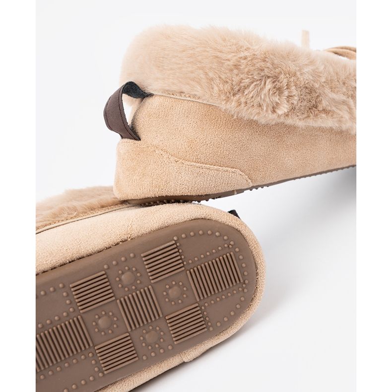 Shelvt Calde pantofole di beige come mocassini con un arco 1