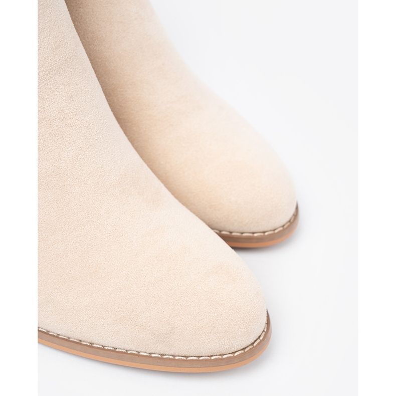 Shelvt Stivali beige leggeri sul palo con un morsetto decorativo 1