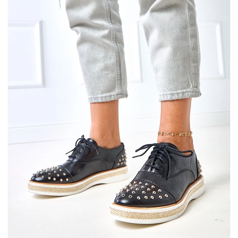 Scarpe da donna nera con borchie di greschi nero 1