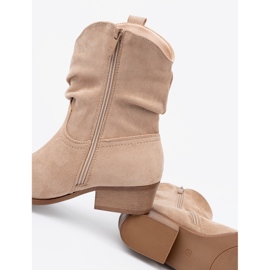 Shelvt Stivali beige da donna con un taglio classico 2