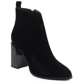 Stivali in pelle scamosciata da donna su un tacco decorativo nero gino fasiani 9210 1