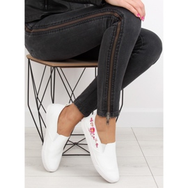 Slipons con ricamo bianco delicato g1204a White bianca 2