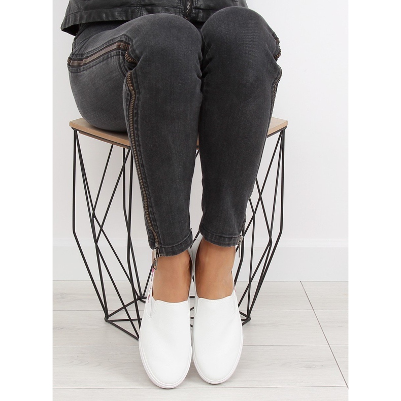 Slipons con ricamo bianco delicato g1204a White bianca 1