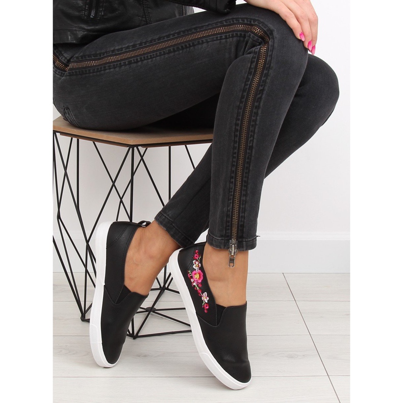 Slipons con ricamo nero delicato g1204a Nero 2