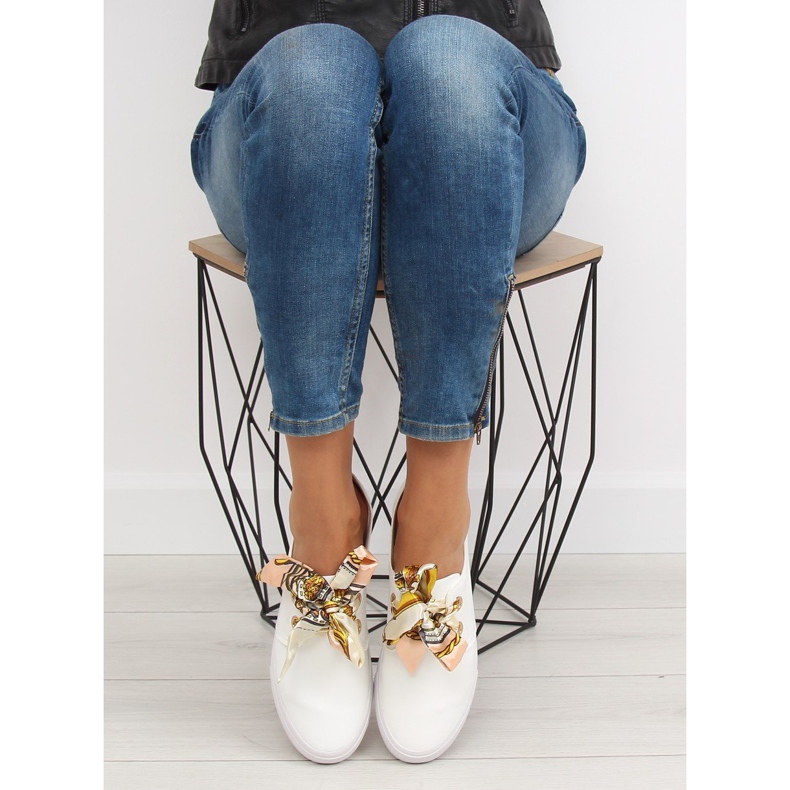 Sneakers allacciate con un nastro bianco bianca 1