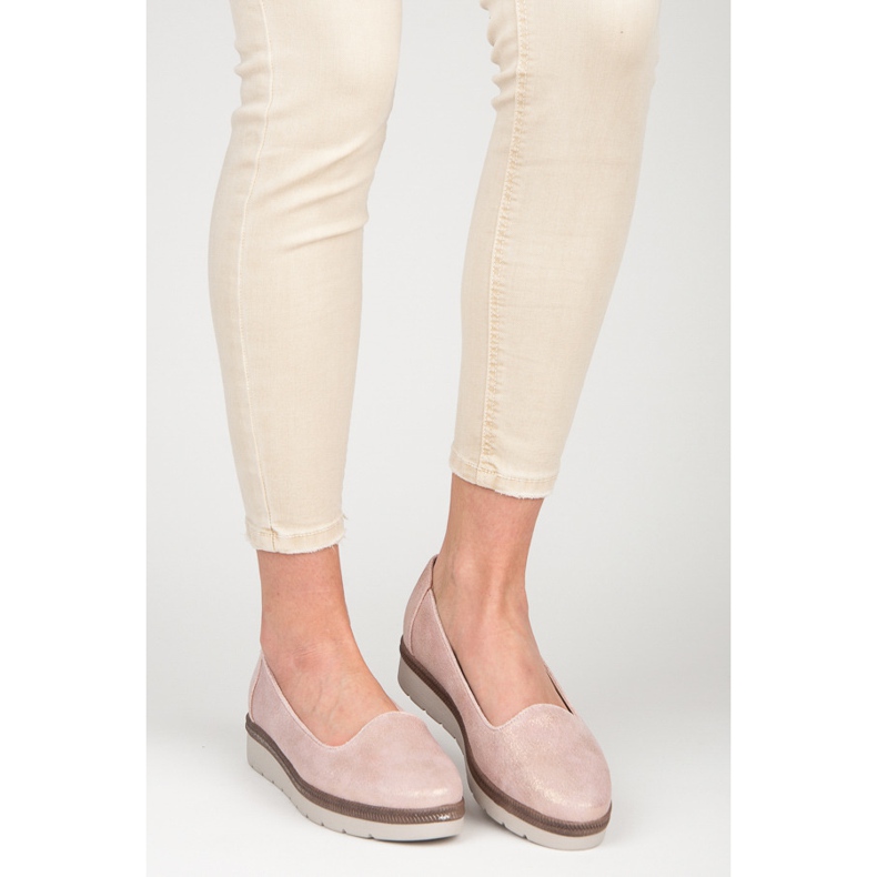 Vinceza Lordsy sulla piattaforma rosa 2