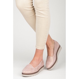 Vinceza Lordsy sulla piattaforma rosa 1